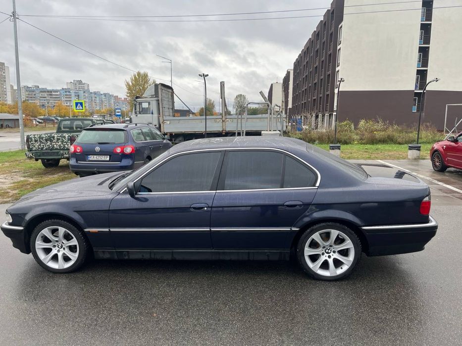 Bmw 7-series V8
