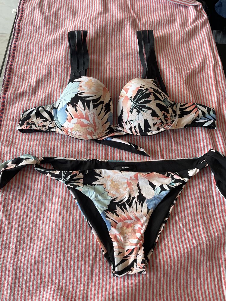 Bikini tezenis flores