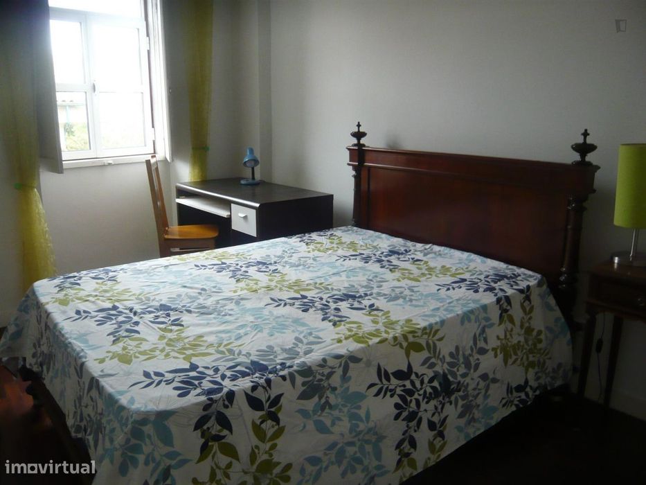 542498 - quarto com cama de casal em...