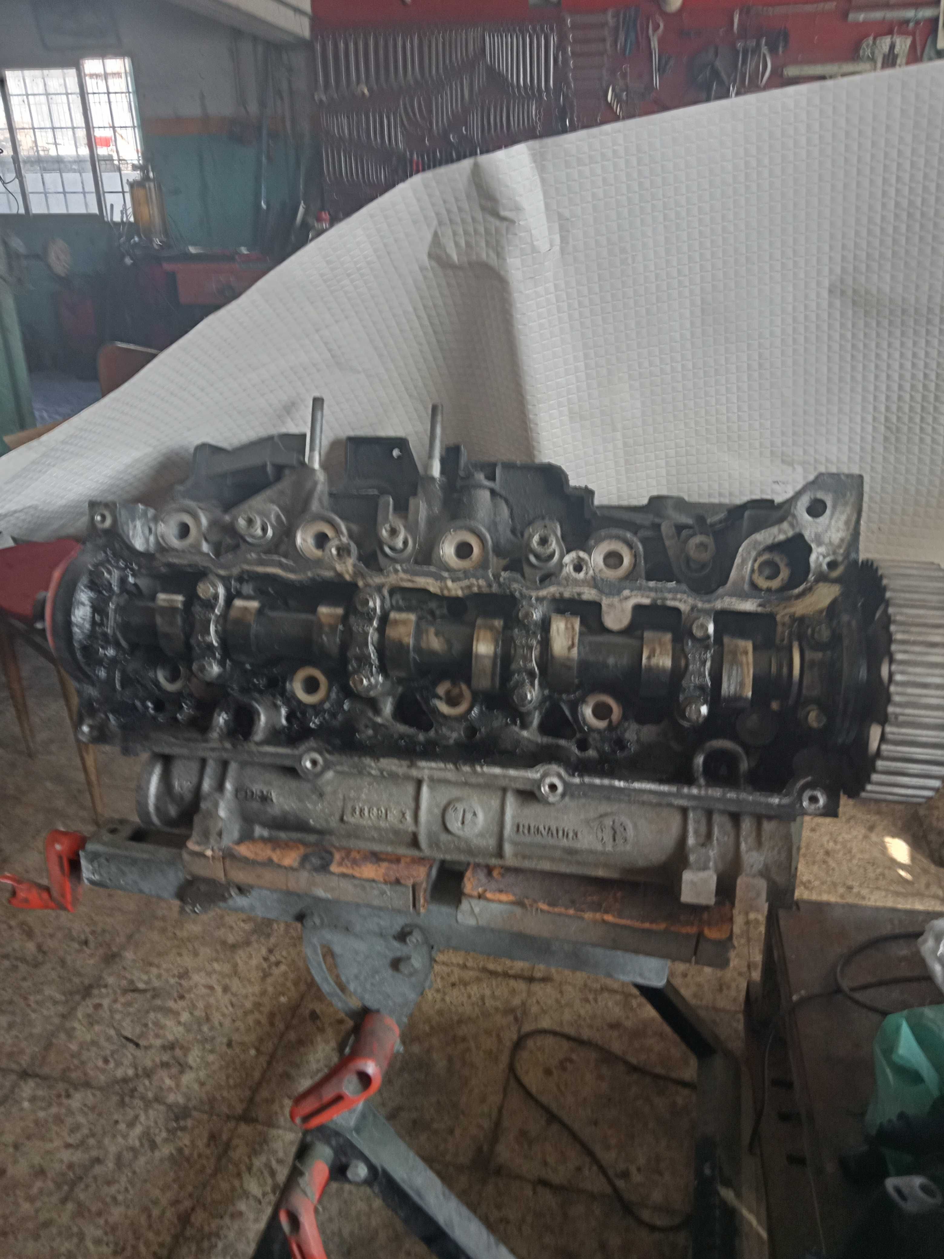 Cabeça de motor proveniente de motor sobre aquecido