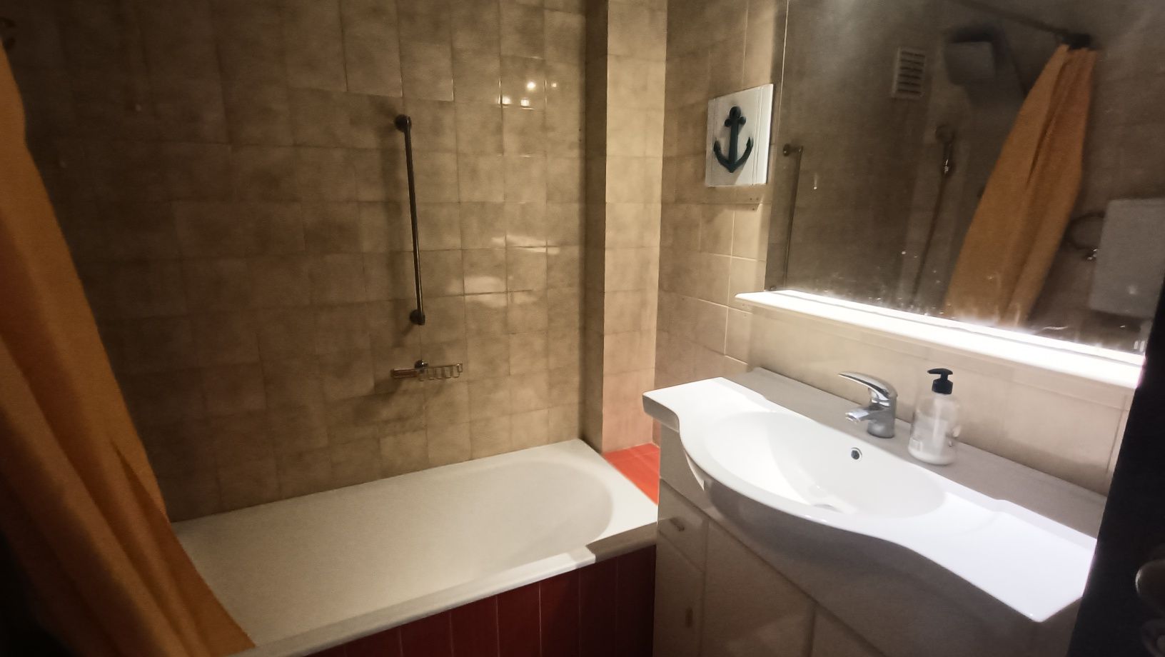 Quarto partilhado por dois estudantes, uma cama disponível, Ramalde -
