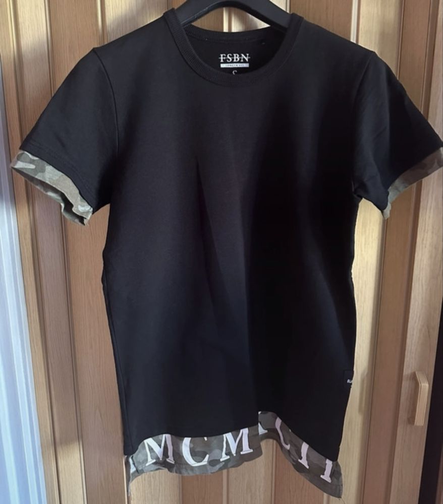 T-shirt. Czarna, grubsza koszulka New Yorker S