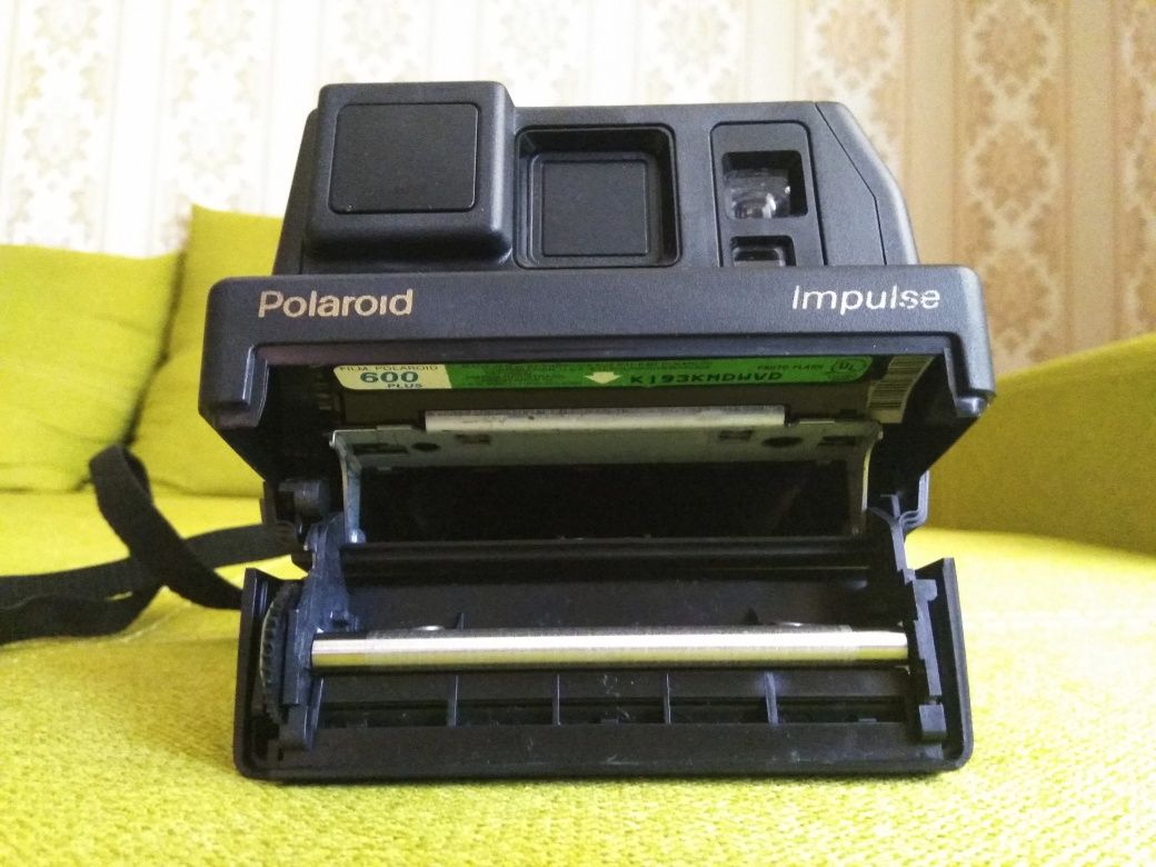 Фотоапарат Polaroid Impulse Portrait 600.