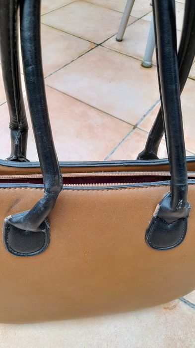 Mala senhora,  cor castanho e preto.
