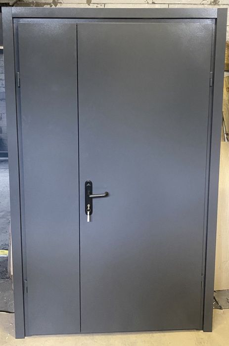 Вхідні металеві двері в гараж, підвал, СТО