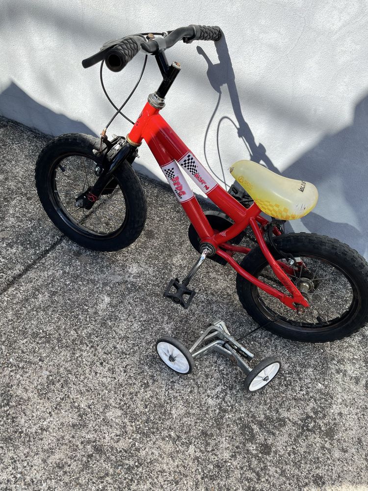 Bicicleta de criança com rodinhas usada pronta a fazer klm