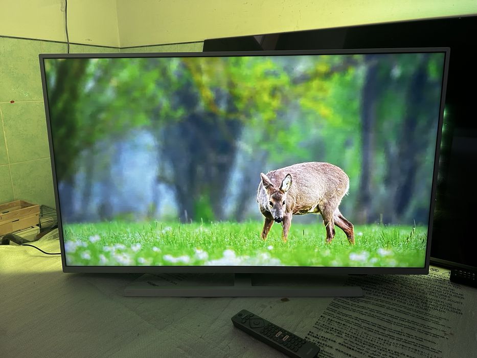 Telewizor Philips 43PUS7304 4K UHD Smart TV z AMBILIGHT PETARDA
