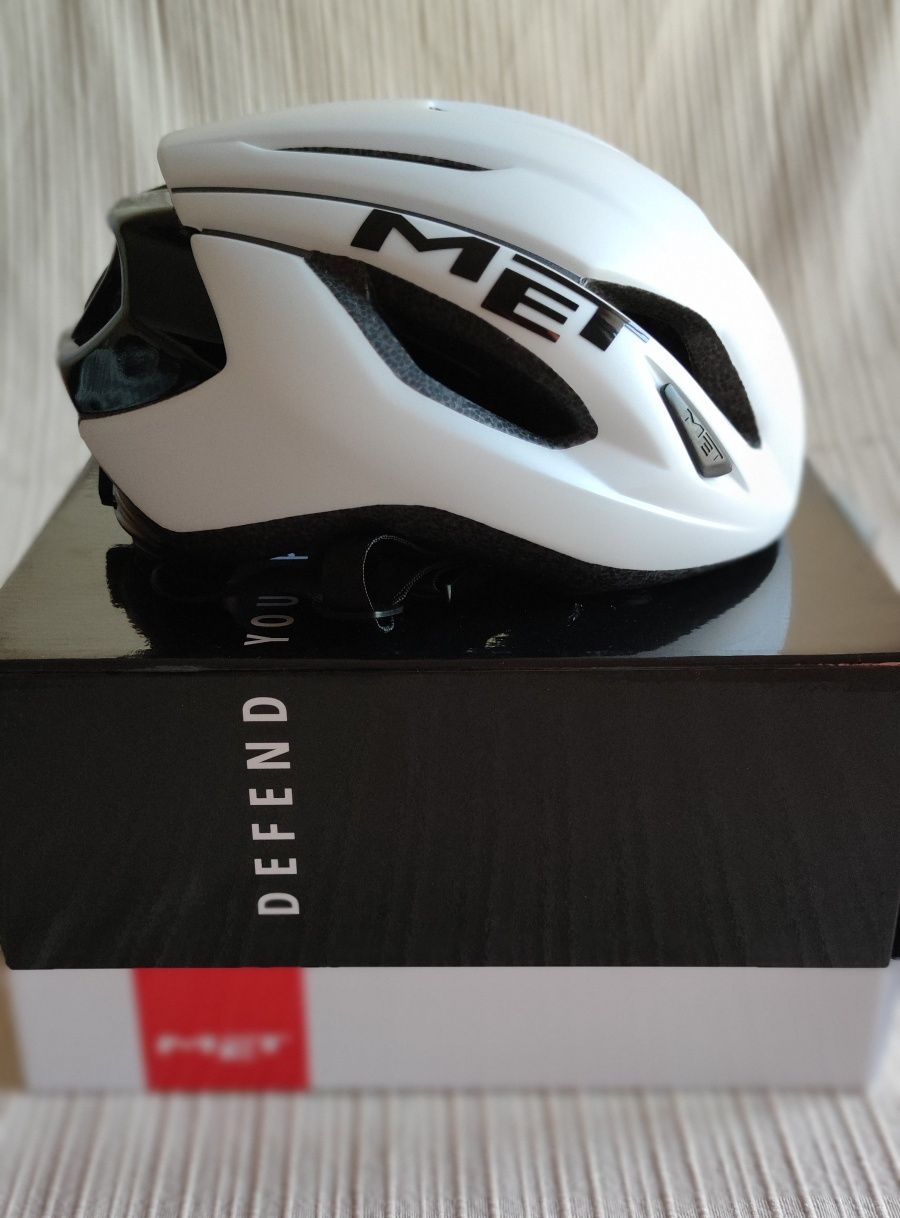 Capacete MET Strale Branco/Preto