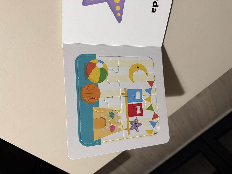 Zabawa w kształty - książka z puzzlami+ sensoryczne puzzle