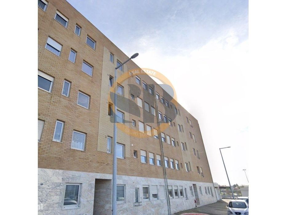 Apartamento T3 Renovado com Terraço e Garagem em Esgueira, Aveiro
