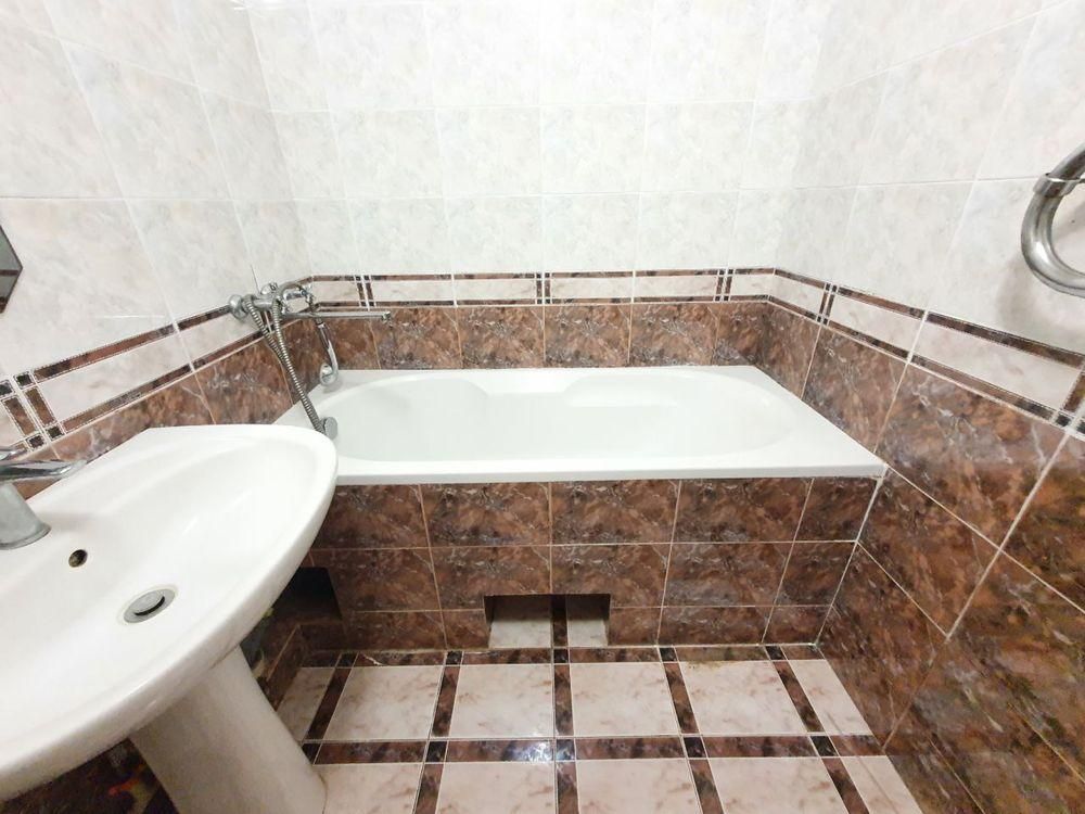 Продається трьохкімнатна квартира в районі Південно-Захід.