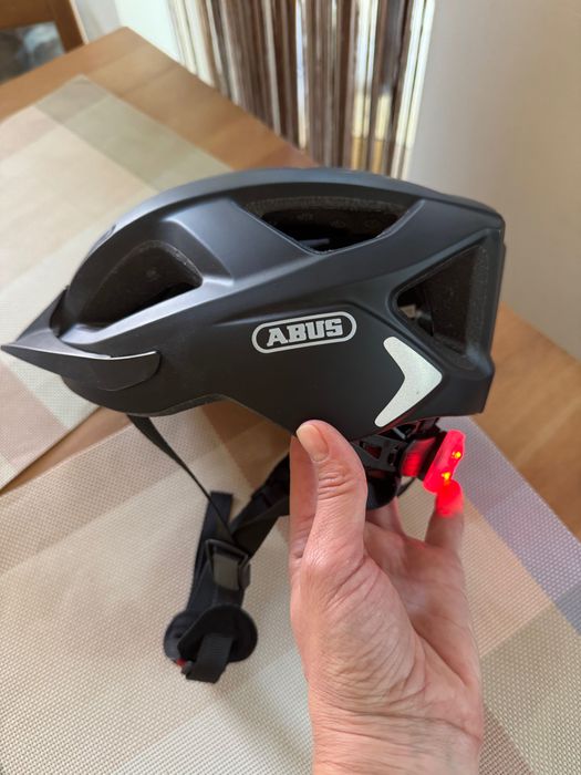 Kask rowerowy ABUS Aduro 3.0 (51–55 cm) – z lampką LED, jak nowy