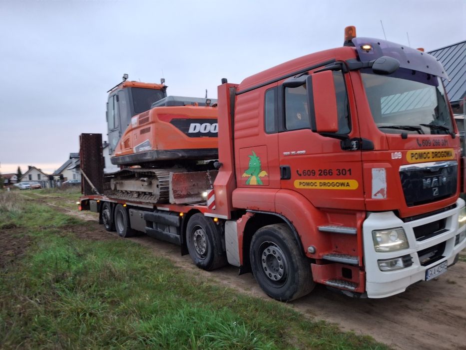 Laweta transport pomoc drogowa koparka ładowarka wozek widłowy bus
