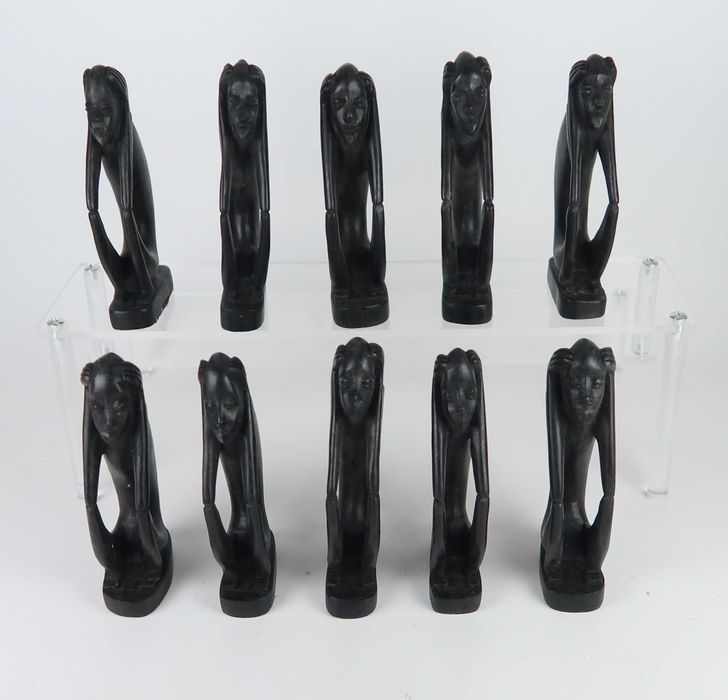 O Pensador Angolano - Escultura em madeira, CADA