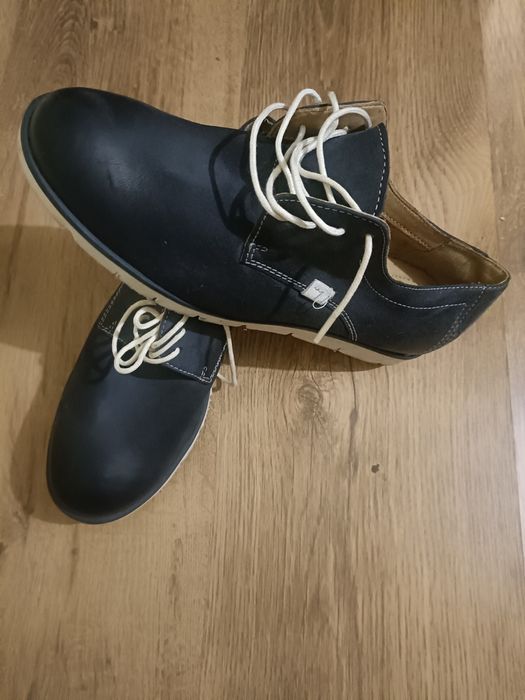 Buty damskie sznurowane firmy Lasocki, rozmiar 39.