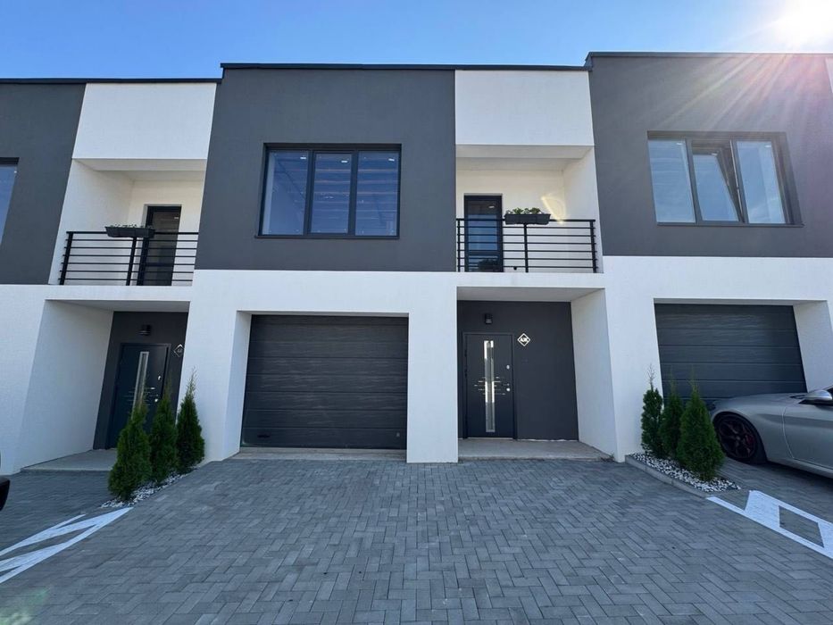 Готовий котедж з гаражем, усіма комунікаціями та усіма чорновими робот