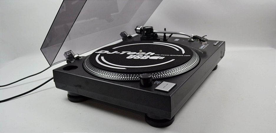 Програвач вінілу (проигрыватель виниловых пластинок)