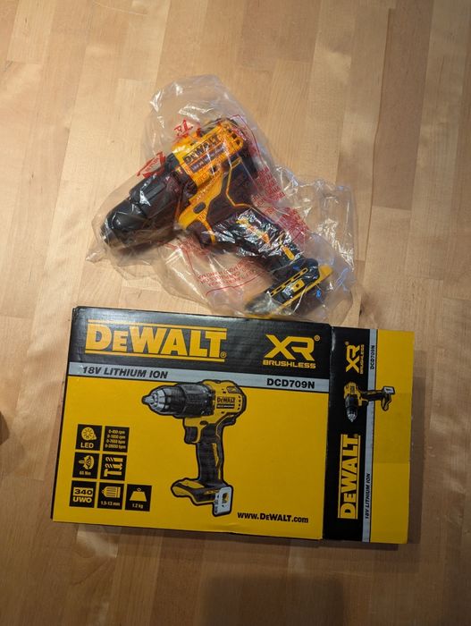 Wkretarko- wiertarka udarowa dewalt DCD709N Nowa Body