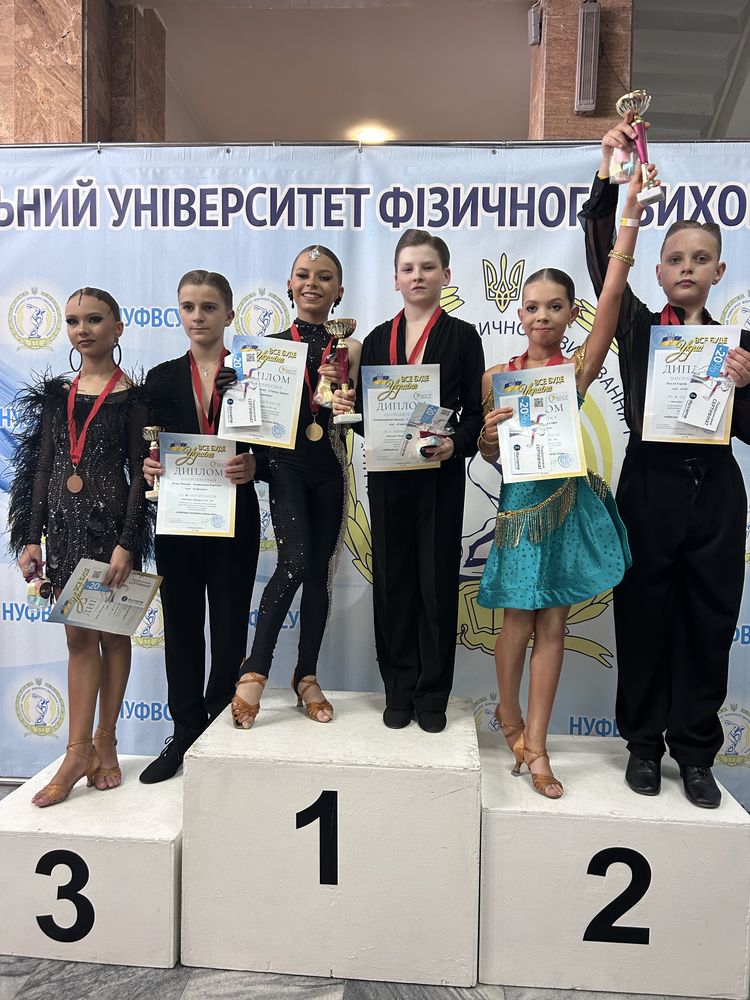 Латина комбінезон,юніори,плаття