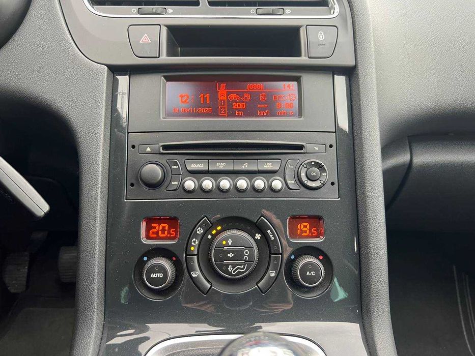 Peugeot 5008 2015р.в 1.6 дизель