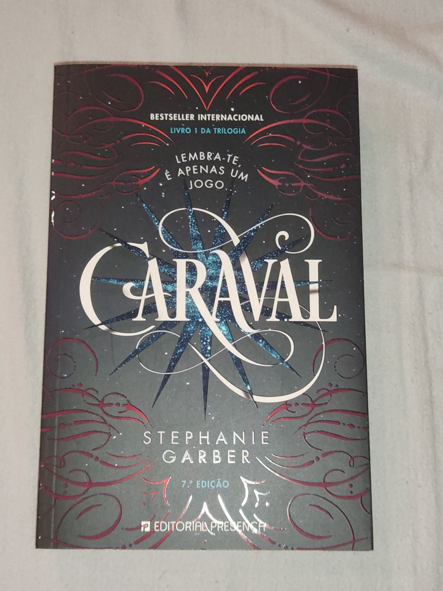 Livro "Caraval", de Stephanie Garber