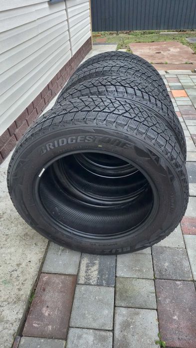 ЗИМОВІ ШИНИ Bridgestone Blizzak DM-V2  225/60 R17 .