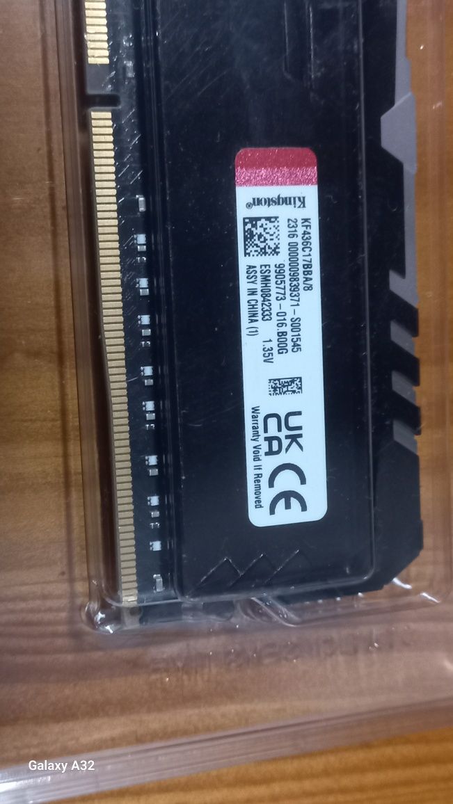 Memórias RAM Kingston fury com RGB 8gb cada