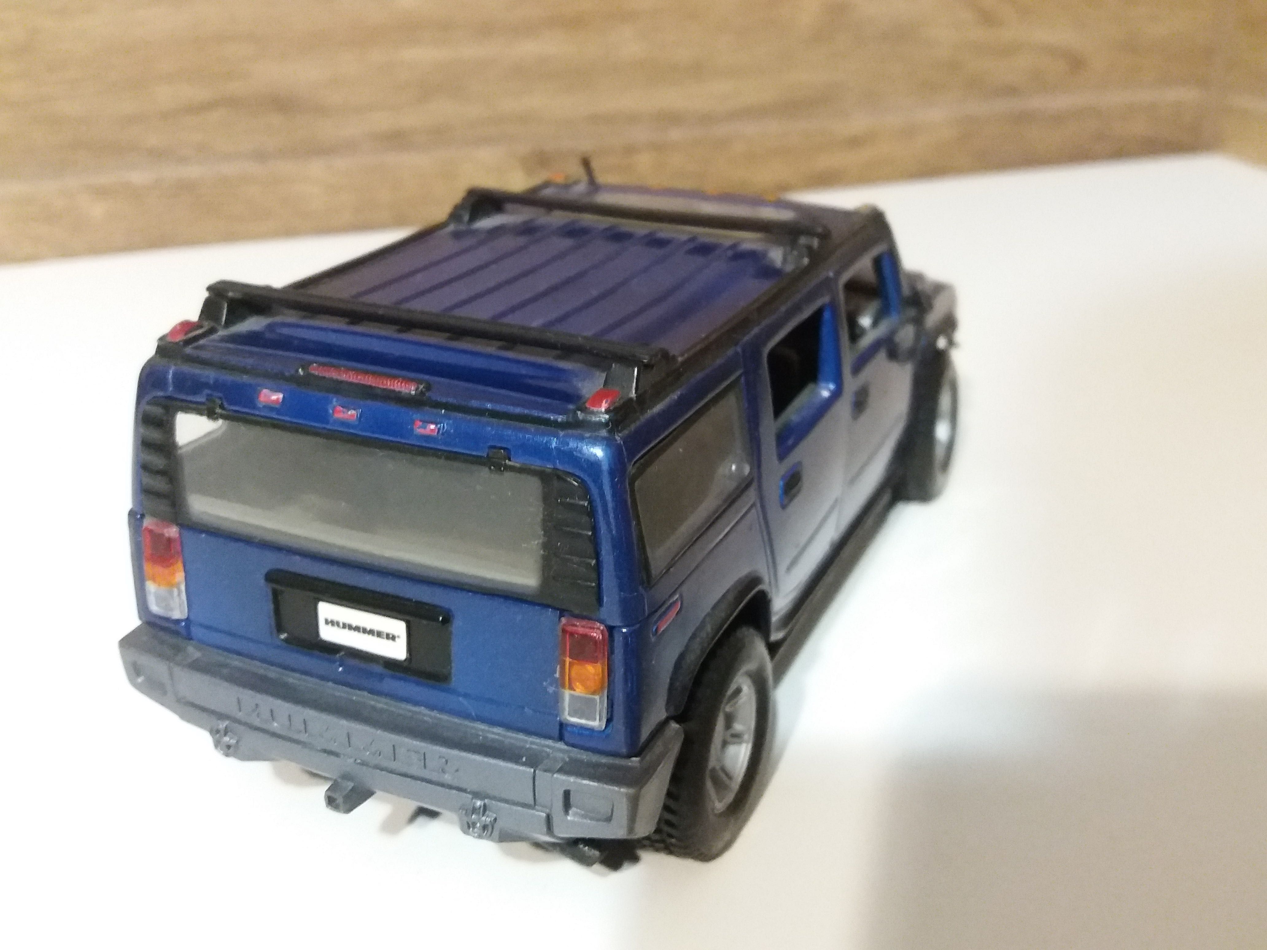 model Hummer H2 1:27 Maisto