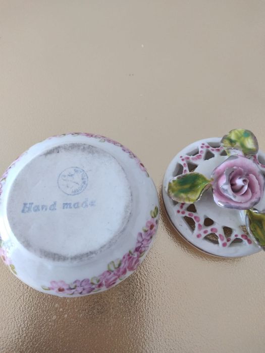Porcelana puderniczka pudełko ręcznie malowane
