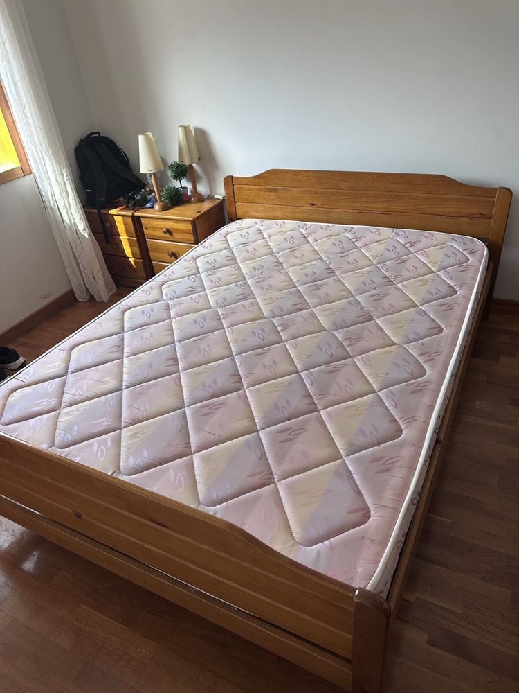 Cama de casal com colchao