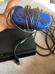 PS4 bom estado com 2 comados e os cabos todos