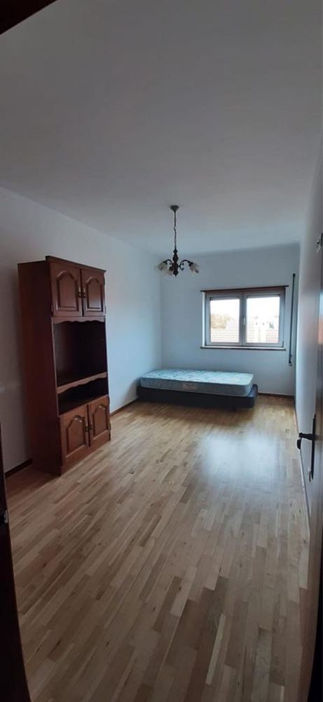 Arrendo suite+ 2 quartos mensal, ou apto T3 inteiro