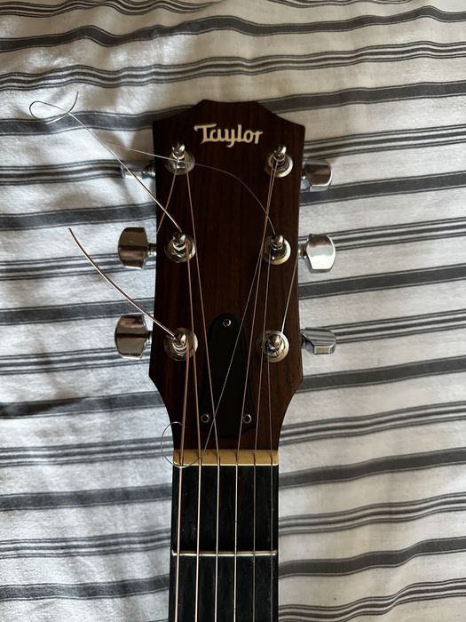 Guitarra Taylor 114 E