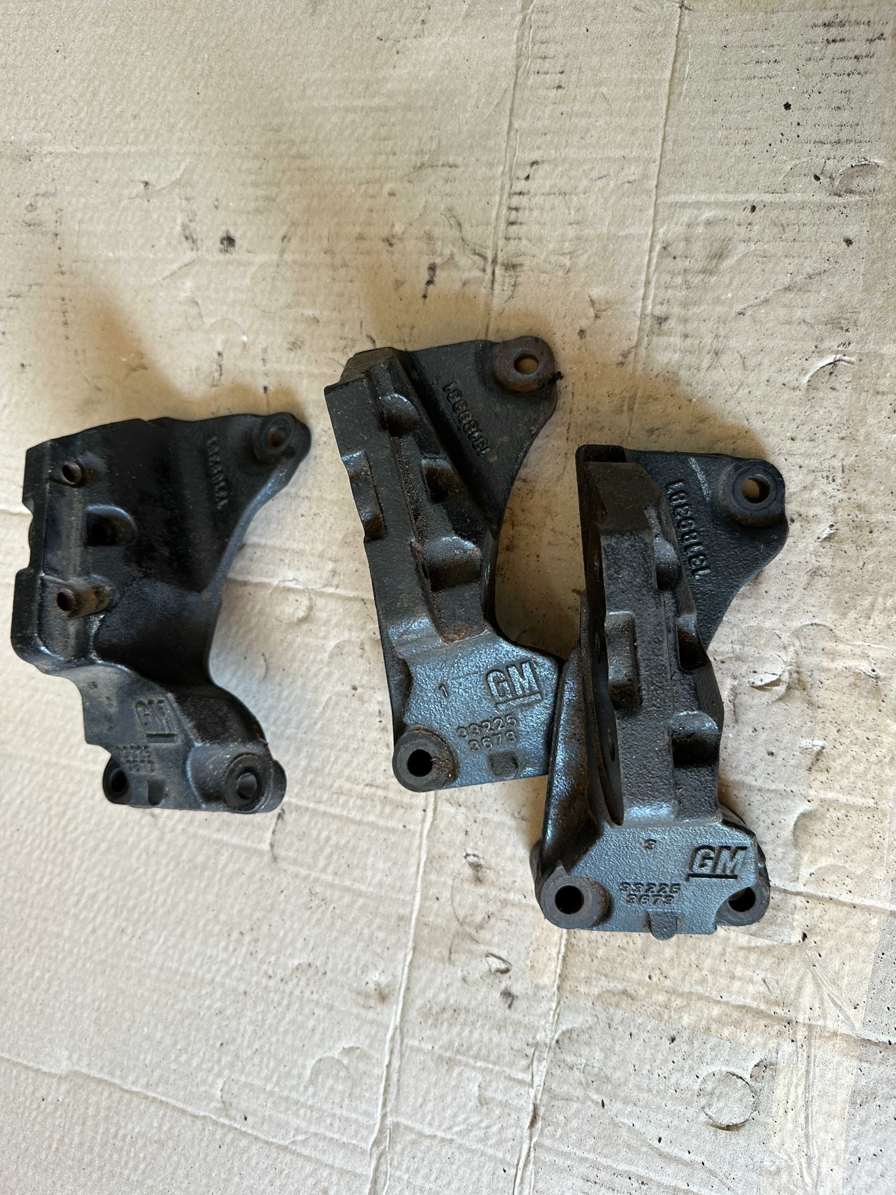 Кронштейн двигуна opel zafira b 1.6 2005-2011 13189381