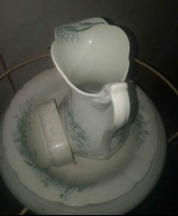 Conjunto de lavatório antigo