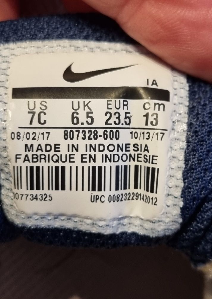 Tenis Nike tamanho 23,5 como novos