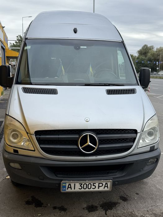 Мерседес Бенс Бус.