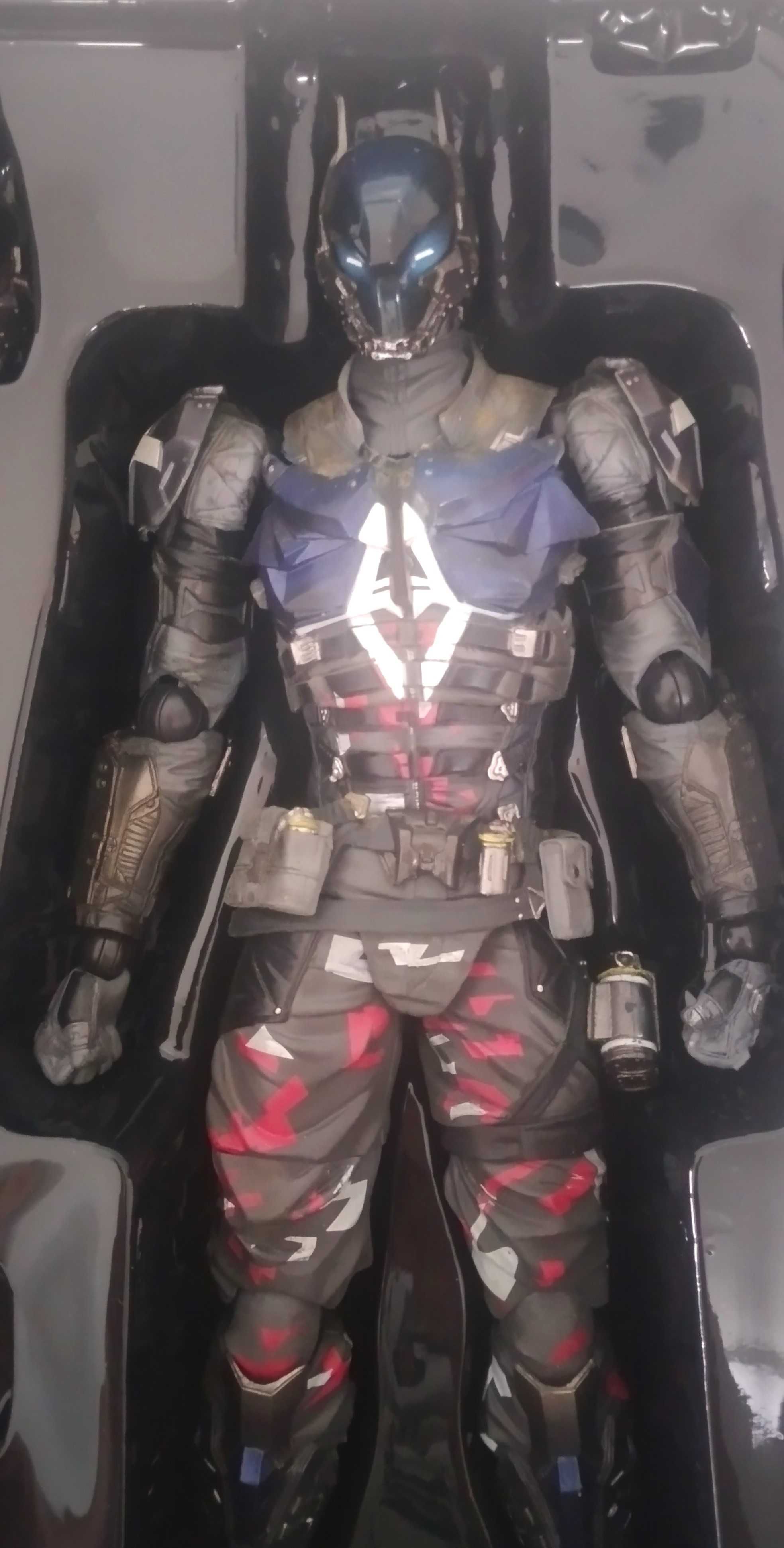 Play Arts Kai - Batman Arkham Knight - Arkham Knight - Como Novo