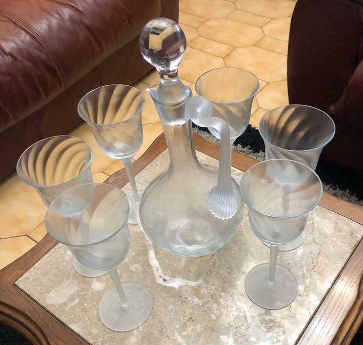 Conjunto garrafa e 6 copos de vidro transparente fosco resistente