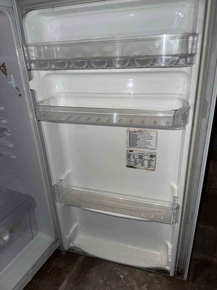 Frigorífico Samsung RT2BSKSW em ótimo estado – entrega possível