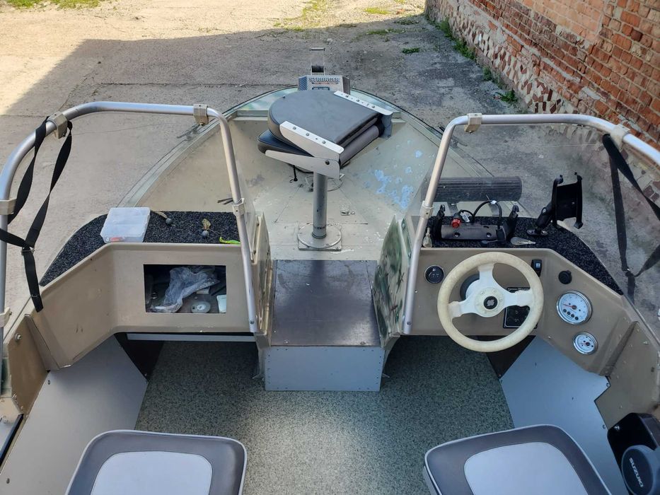 Лодка з мотором Южанка 2