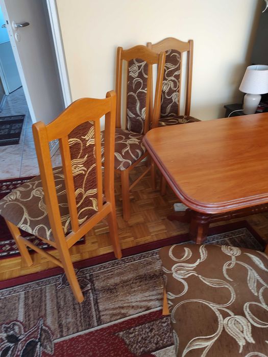 Sprzedam stół i cztery krzesła