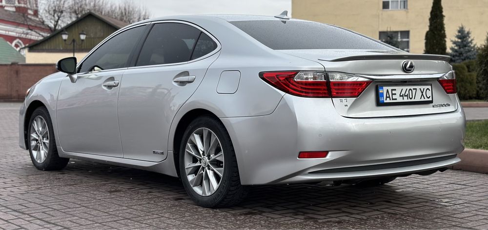 Продам Lexus ES300h 12/2012 2.5 Гибрид ГАЗ