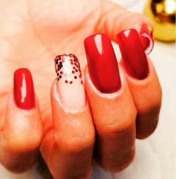 Unhas perfeitas com técnica profissional em Gel!