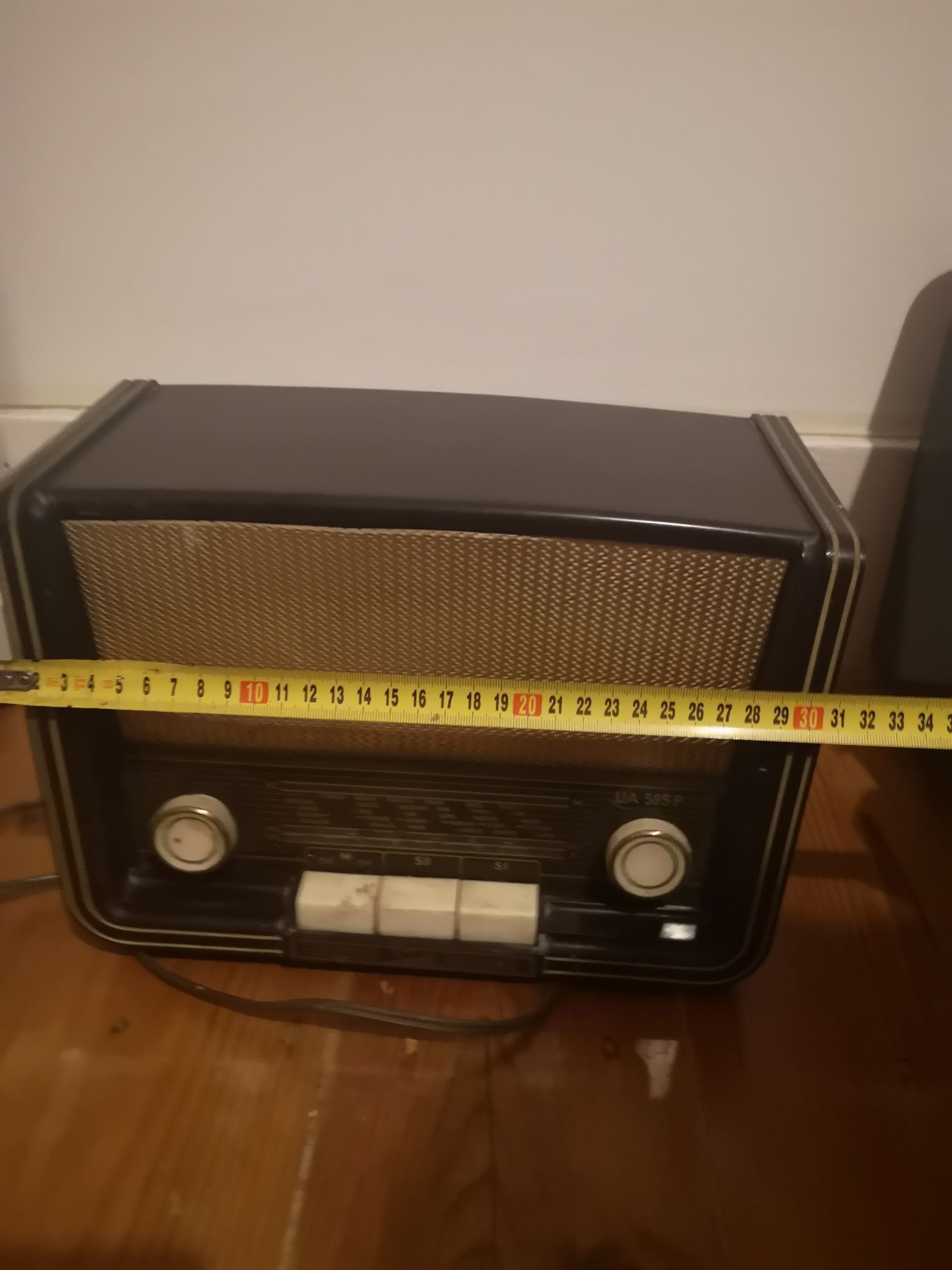 Radio antigo de madeira
