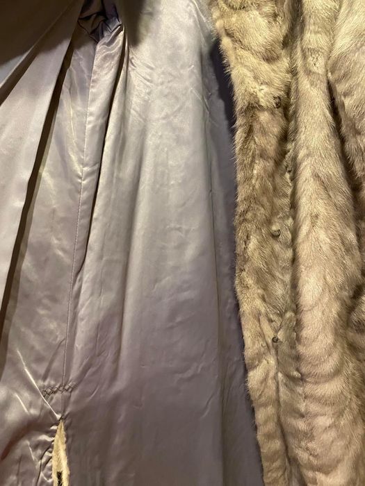 Naturalne futro z norek w kolorze szarym