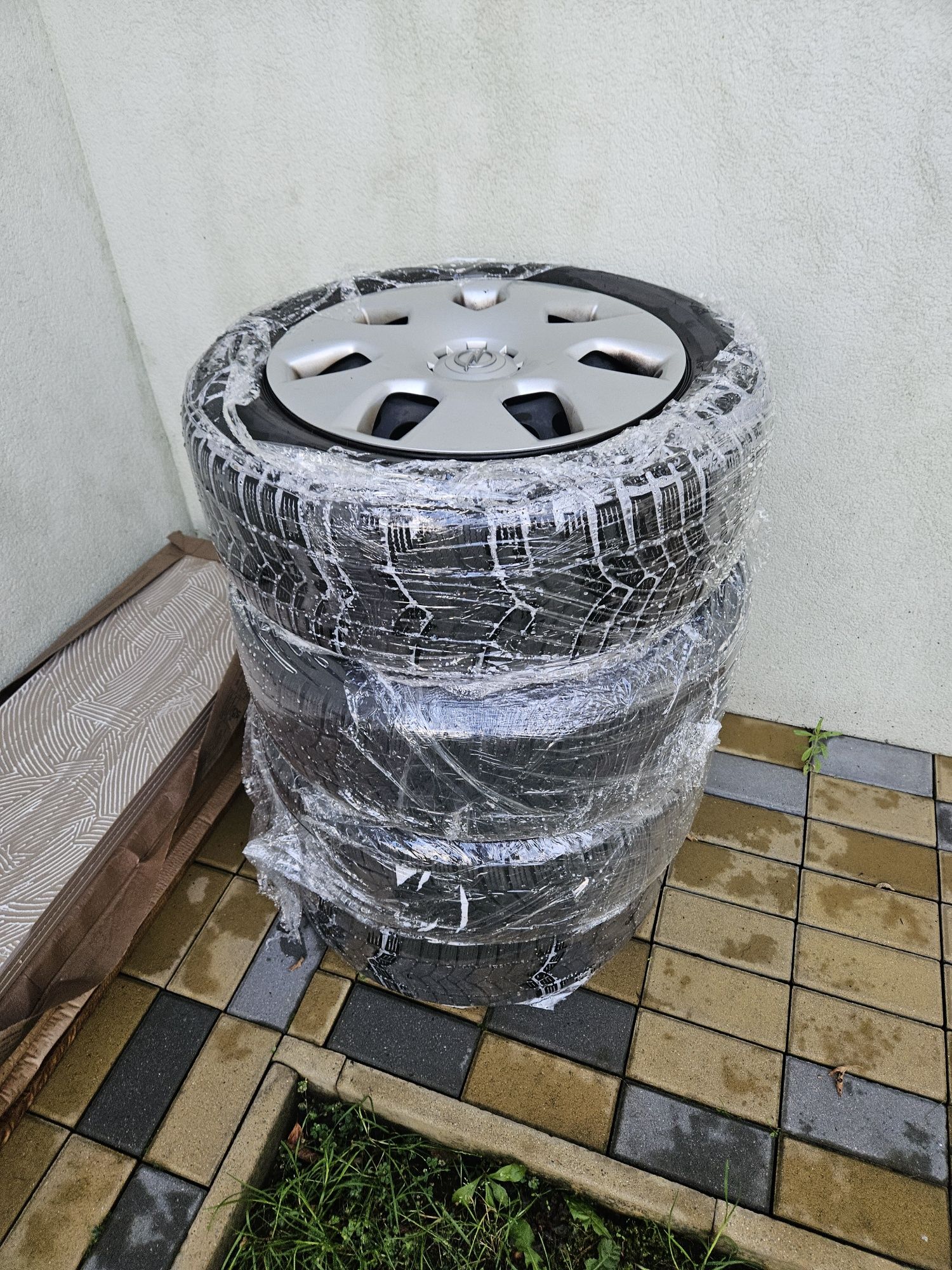 Felgi Opel Astra 5x105 16 z oponami