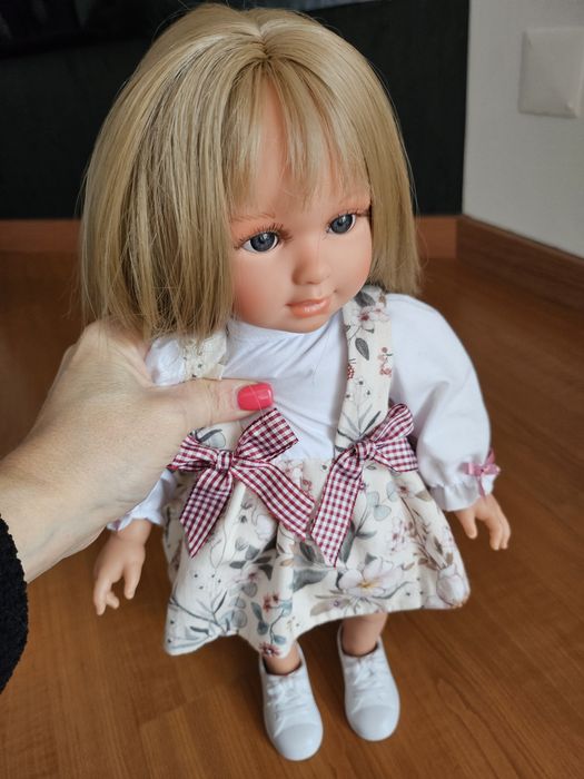 Boneca linda nova