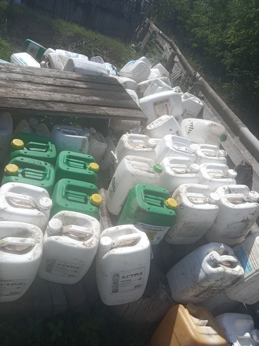 Продам каністри 20л