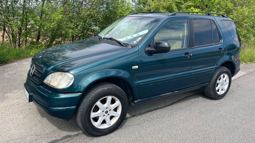 Mercedes-Benz ML 7 osób 7 foteli napędy 4x4 podłoga zdrowa NA HAKU 2750KG